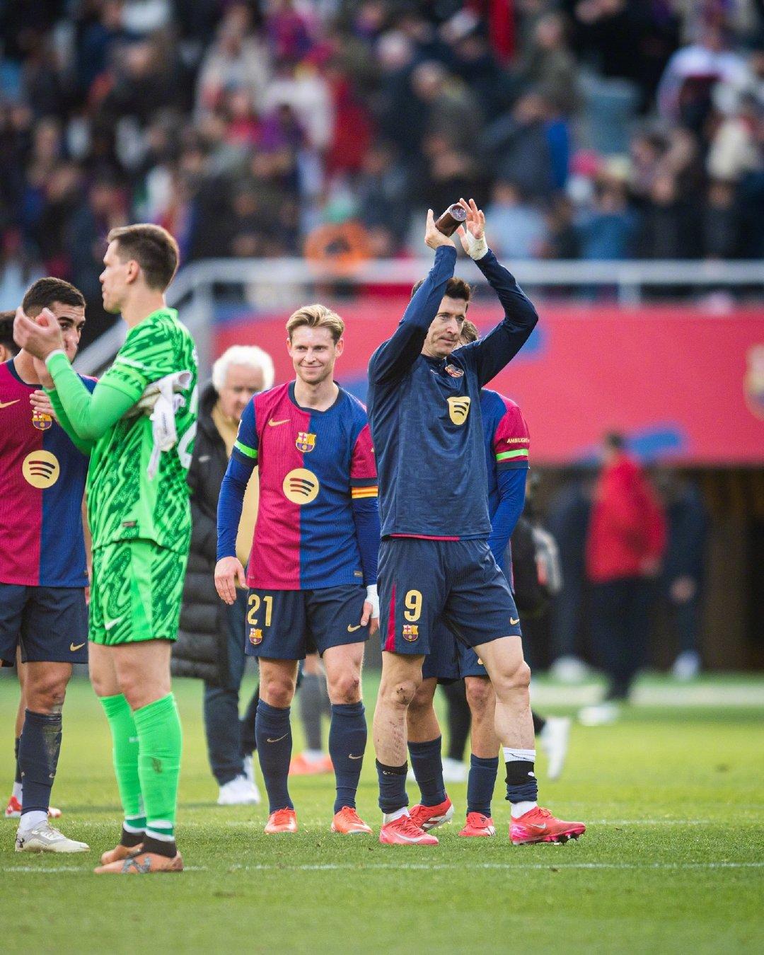 关于莱万多夫斯基意外战胜法国队，出色发挥引爆全场！比赛高潮迭起的信息爱游戏体育