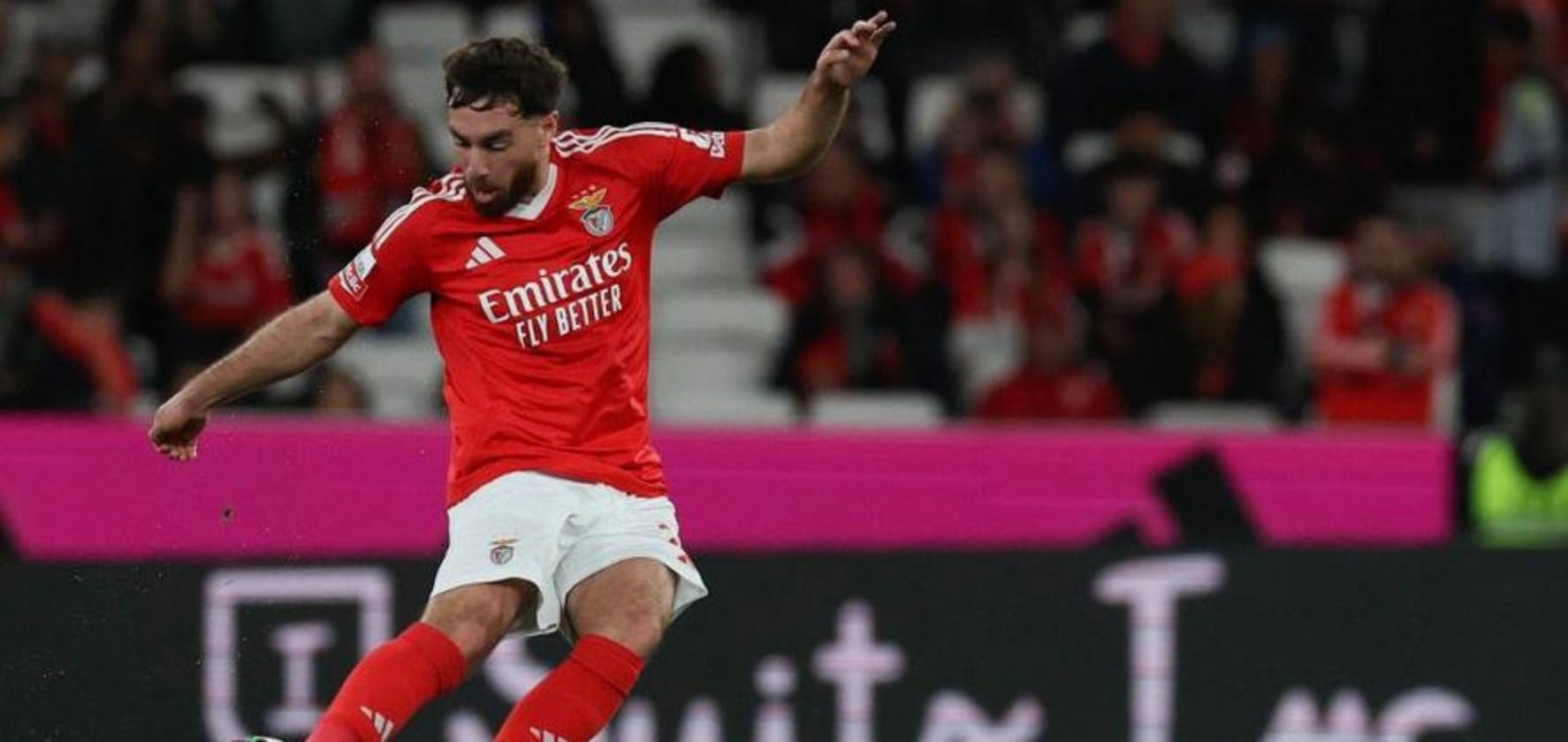 关于AC米兰发布备战花絮；今夜状态回暖；葡超任务艰巨；赛程密集仍需轮换的信息爱游戏官网登录