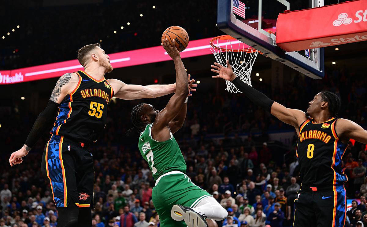 清晨波士顿凯尔特人刷新队史纪录：NBA季后赛节点到来，底气十足，轮换策略成焦点的简单介绍