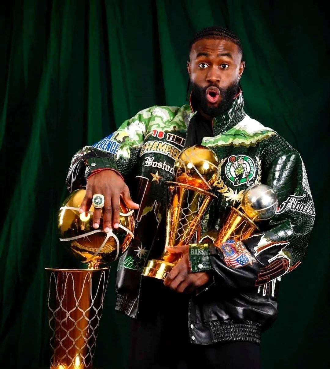 波士顿凯尔特人训练开放日，加时末段队长鼓劲引欢呼，中超在即，年轻球员得到机会的简单介绍